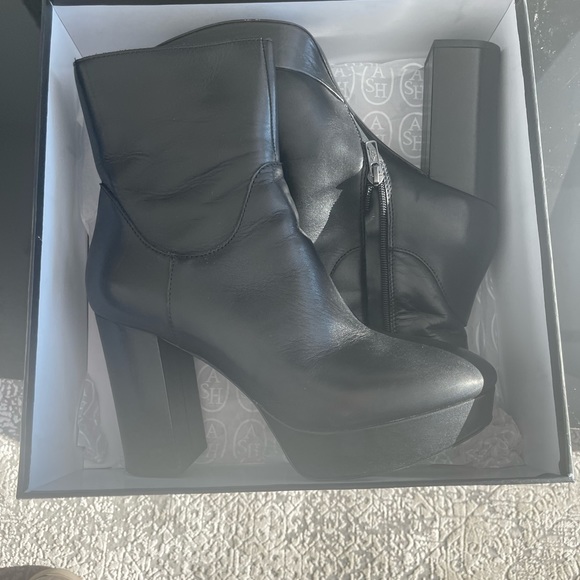 Amazon Platform Boot
ASH - Picture 2 of 10